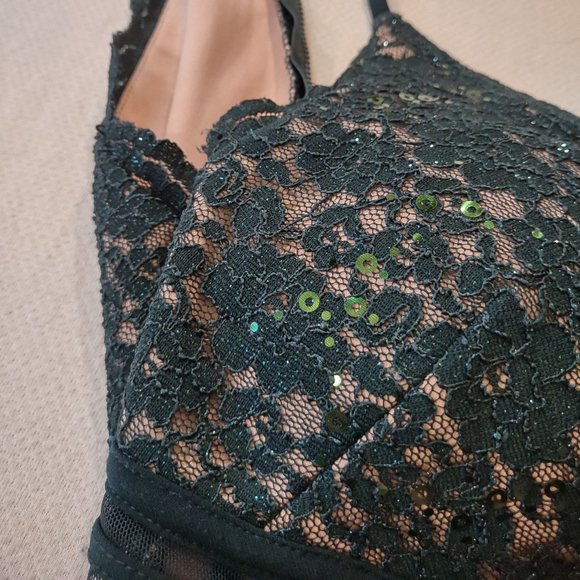 MORGAN AND CO. LACE SEQUINED SPAGHETTI STRAP NETTING WAIST PROM DRESS SIZE 5 - Picture 5 of 8